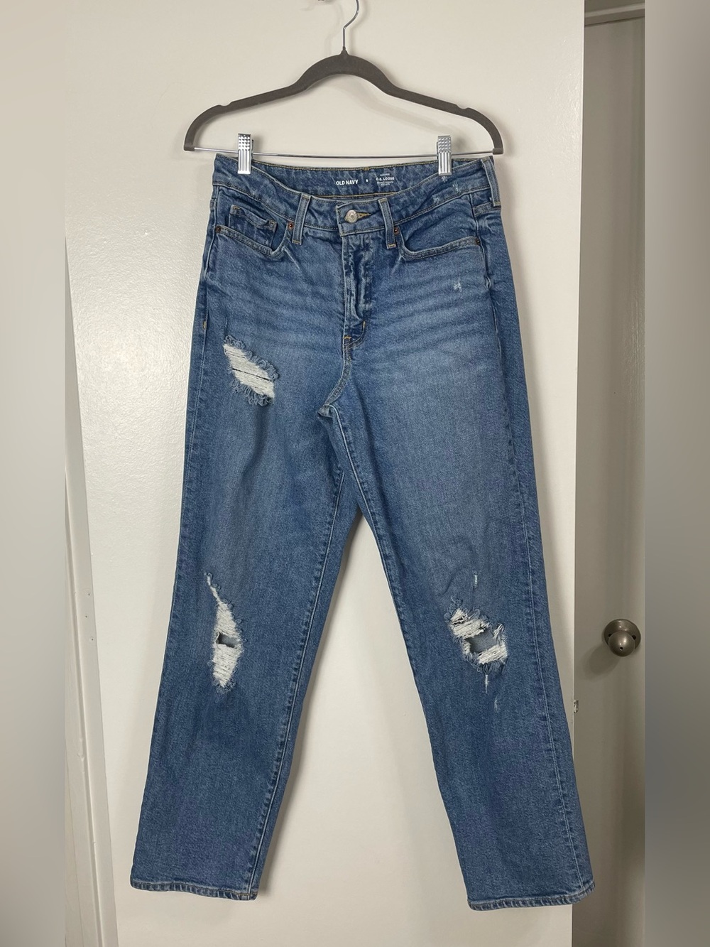 Old Navy Women’s High-Rise Classic Blue Jeans – Size 8 – Distressed Detail